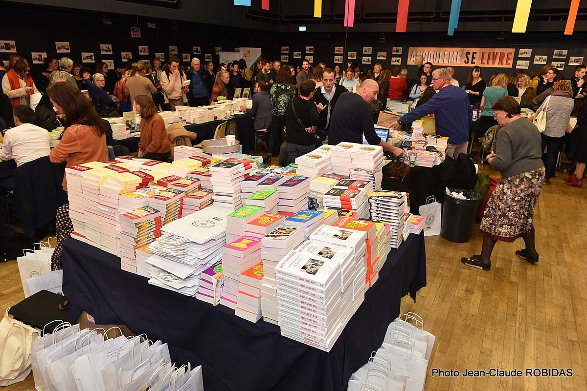 Angoulême se livre Salon du livre à l espace Franquin